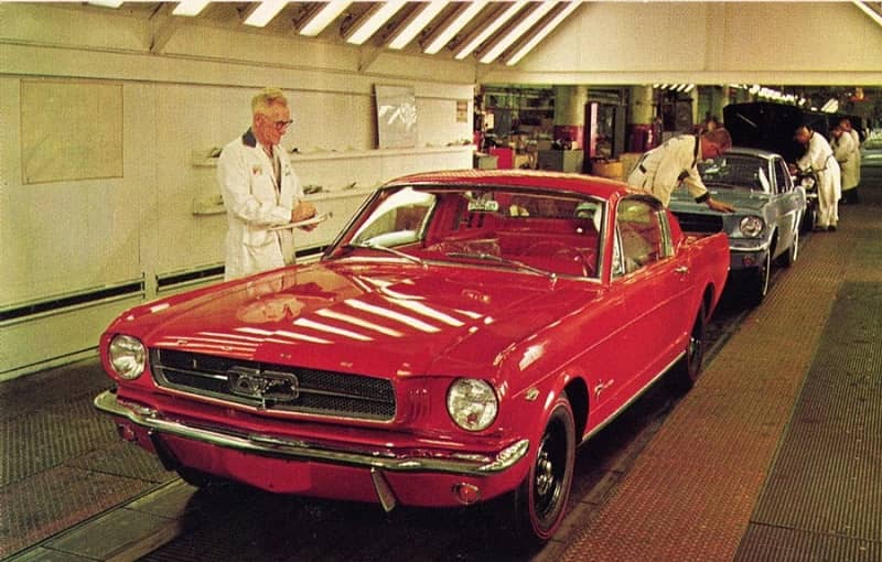 day chuyen lap rap Ford_Mustang_Assembly_Line