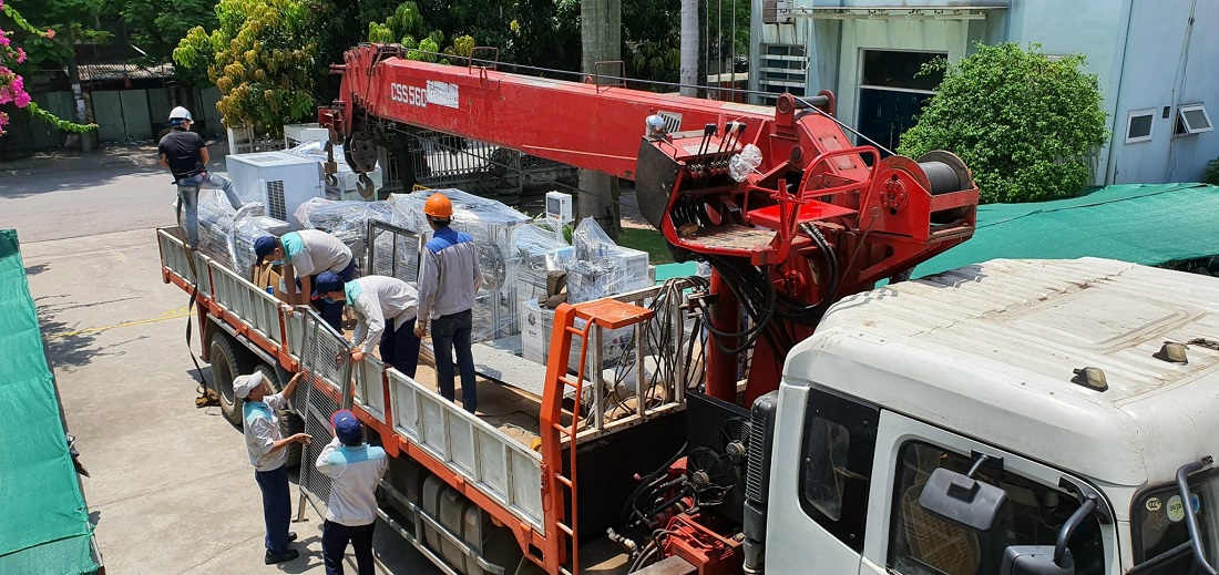 xua hang may lam khau trang va may dong goi