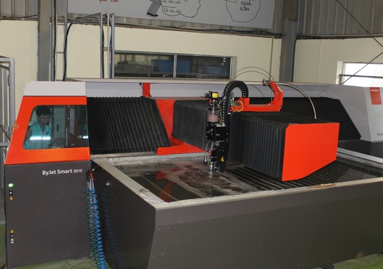 Cắt tia nước CNC